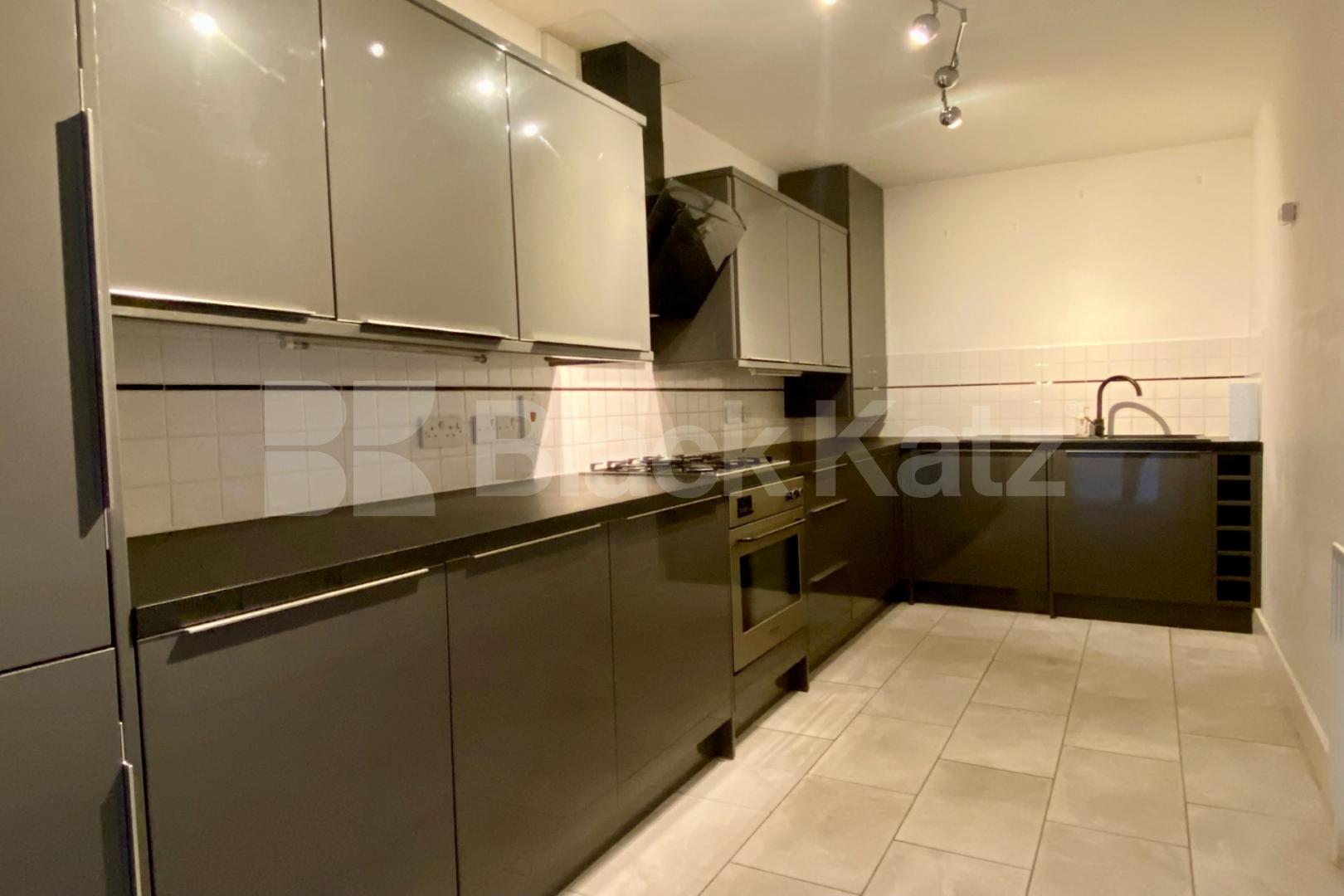 Bright and airy penthouse apartment near London Bridge Station Lion Court, Shand Street, London Bridge